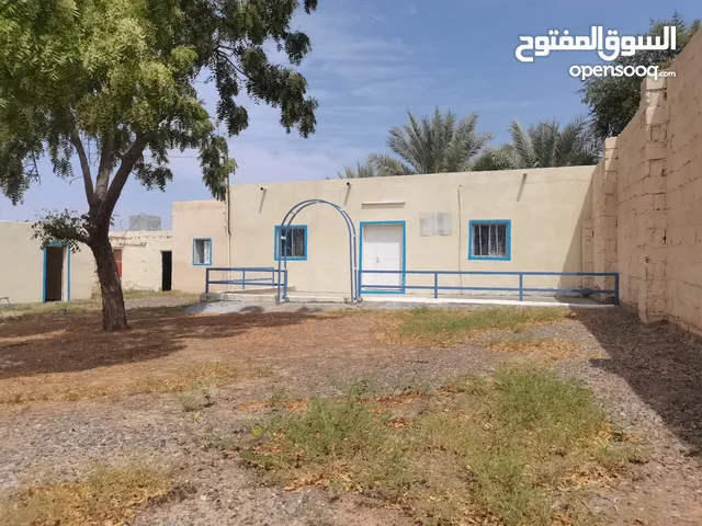 180 m2 4 Bedrooms Townhouse for Sale in Al Sharqiya Bidiya