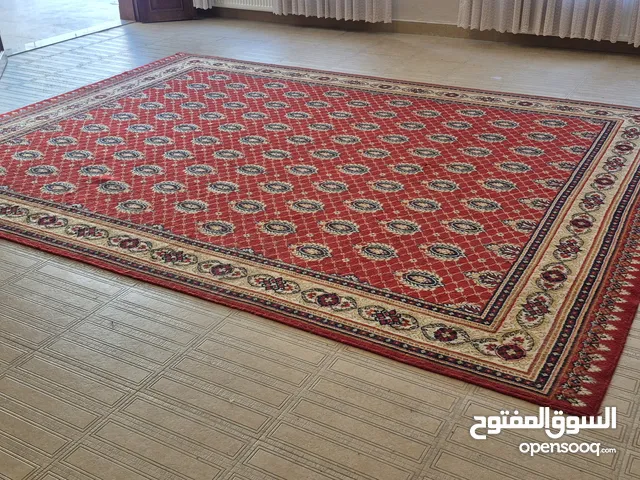 سجادة عجمية مميزة وجميلة جدا بحالة اكثر من ممتازة