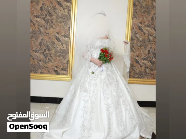 فستان فاخر للبيع