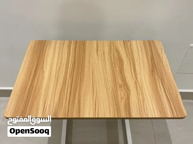 طاولة متحركة
