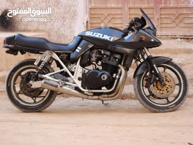 دراجة نارية من شركة سوزوكي سباقية