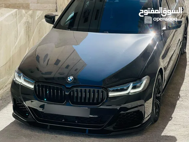 BMW 530e MODEL 2020  مميزه M KIT SPORT بحاله الوكاله معدله الشكل الخارجي لموديل 2023