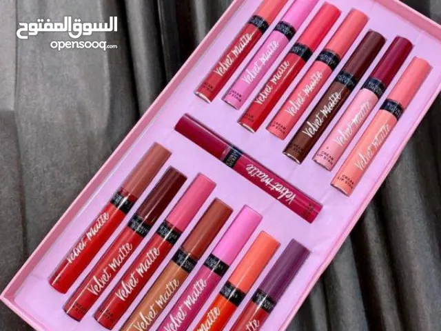women makeup products are all available , Sheglam, Dior , Lancom , Huda beauty, brands are available