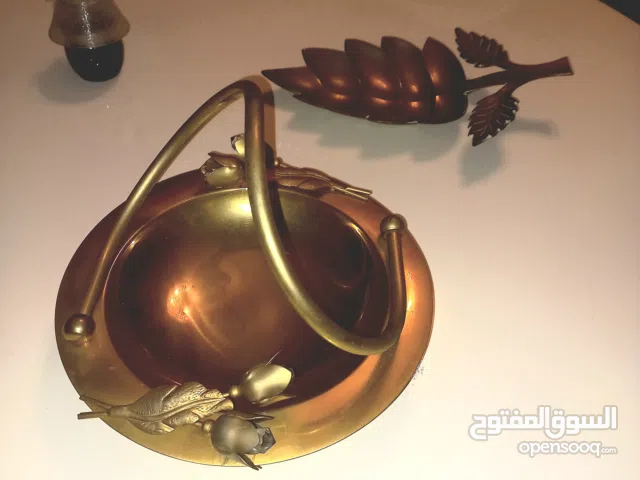 تحف نحاس وتحف سيراميك