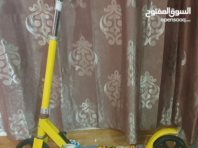 سكوتر و اغراض فروزن للغرفه