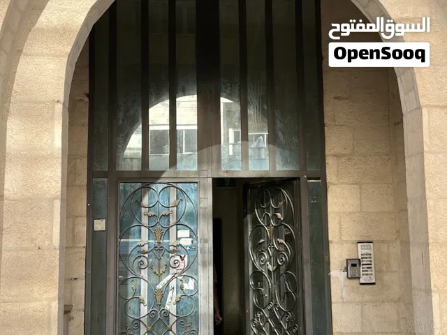 شقة جميلة في أفضل مواقع شارع المدينة
