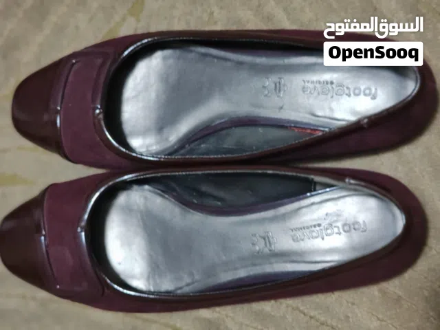 حذاء نسائى رقيق لون عنابي فوشيا مقاس 39-40 كعب 2 سم مريح-مقدمة جلد لامع والباقي مخمل