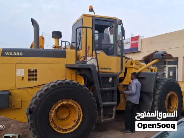 كماتسو حفار للبيع موديل 2008