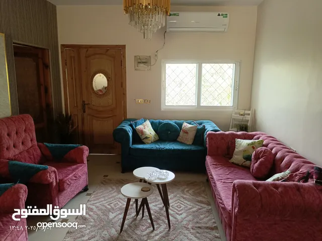 طقم كنب تفصيل نظيف جدا ما بده اي شغل أو صيانة سبع مقاعد زائد طقم طربيزات استعمال بسيط
