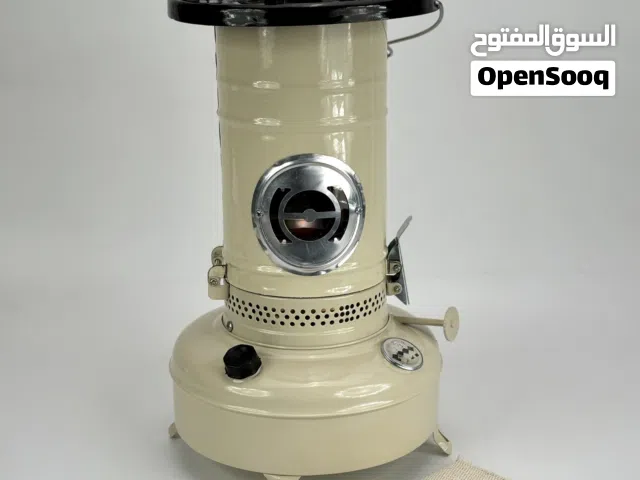 جولة علاء الدين بتصميم تقليدي عملي للتدفئة والطهي.  مصنوعة من معدن متين مع طلاء خارجي بلون كريمي.