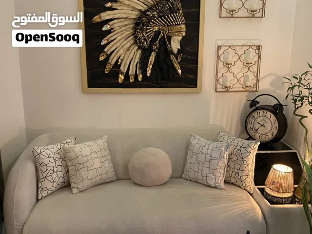 تخم قنفات اوف وايت 8 مقاعد مع طبلتين جانبيان و ميز وسطي