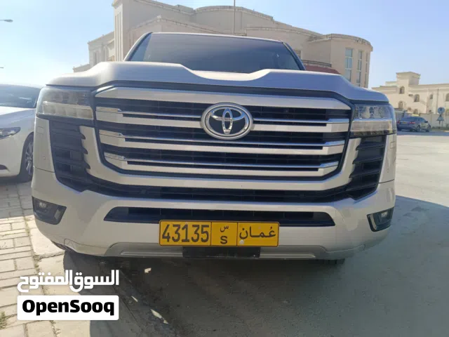 تويوتا لاندكروزر 2022 شبه زيرو التواصل للجادين