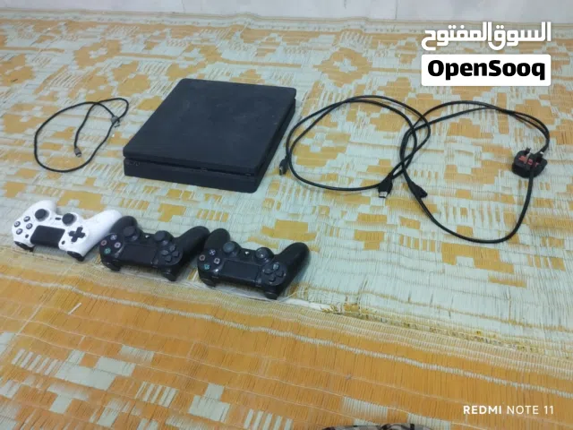 سوني 4 مستعمله منذو شهر واحد ومع ثلاثة اجهزة مع شريط WWE 2K20 مصارعه