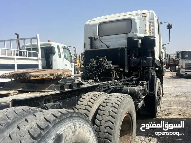 Tractor Unit Hino 2008 in Muscat