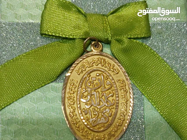One-yakad 18-karat pure gold necklace قلادة من الذهب الخالص عيار 18 قيراطًا.