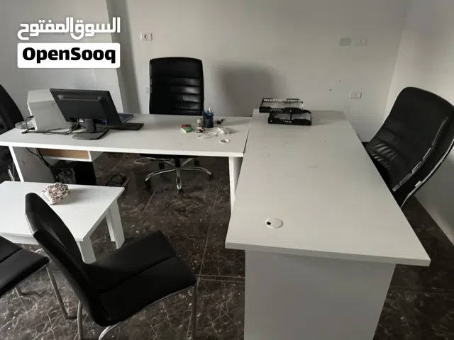 طاولة مكتب  وكرسي لي البيع