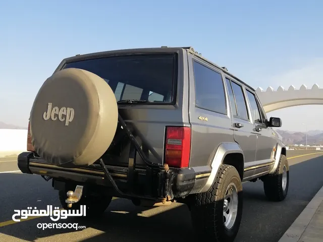 Jeep Cherokee 1989 in Al Sharqiya
