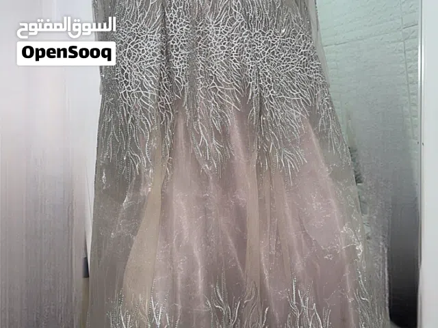 فستان سهرة فخم لونه بنفسجي فاتح وايد حلو ف اللبس ،، لبسه وحدة قياسه ميديم