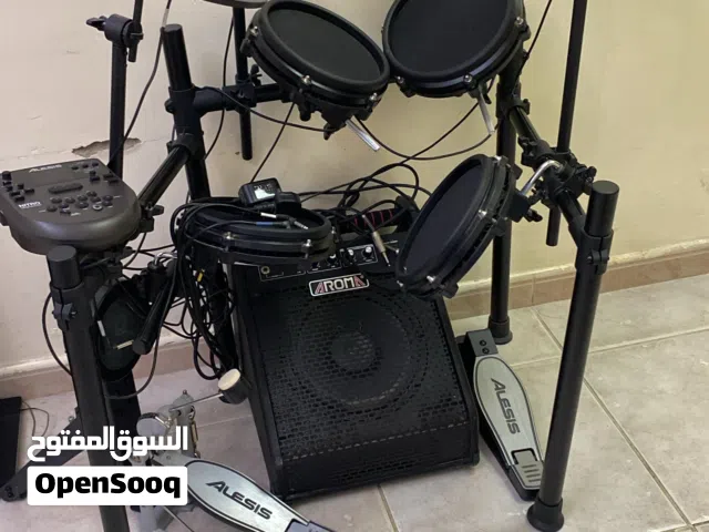 Alesis NITRO MESH KIT Eight-Piece Electronic Drum Kit with Mesh Heads drums and percussion