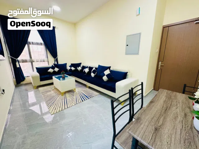 F3 / للايجار الشهري في عجمان  - غرفة وصالة -  كورنيش عجمان -  قرب دوار الشفينة - موقع حيوي  -  شامل