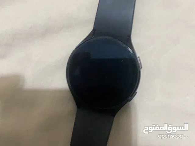Samsung watch 4 بحالة ممتازة للبدل على ساعة ابل مع فرقية