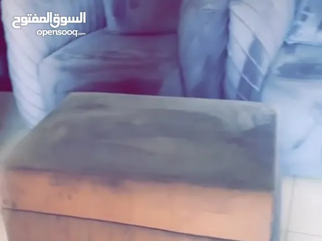 طقم كنب خمس اشخاص مع الطاوله جديد استخدام 4 اشهر