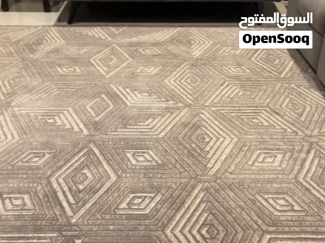 سجادة مودرن بحالة ممتازة