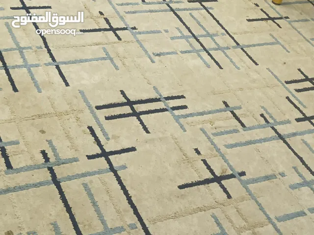 كاربت نظيف كلش جبير قياس طول 6 والعرض 4   وبيسكل يكفي عمر 11 سنه   وكاونتر