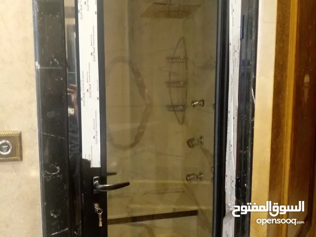 فني زجاج سكريت وجهات