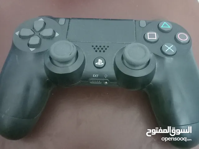 جهاز تحكم بلاي ستايشن 4 مع مجموعة أقراص  جديد و مستعمل