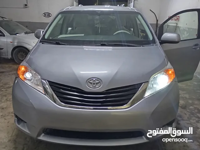 Used Toyota Sienna in Zawiya