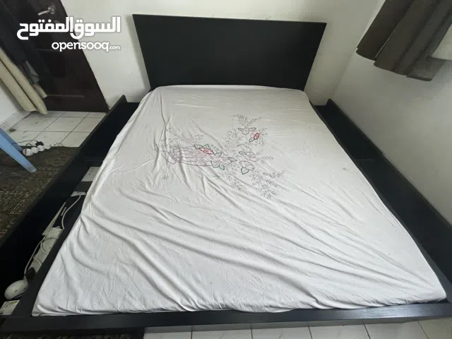 سرير ايكيا كنج سايز نظيف جدا للبيع مع المرتبه