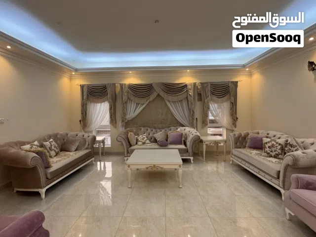 Spacious and well-maintained twin villa  located in a prime area of Al Khoud 6.  فيلا للبيع في الخوض