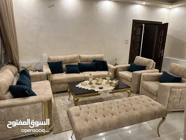 غرفة ضيوف كامله مع سفره وملحقاتها