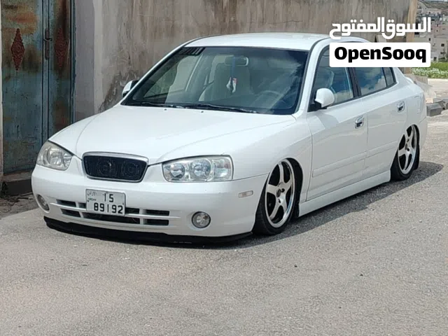 2001 هيونداي افانتي Standard