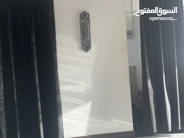 مطعم وشاورما ومشاوي في وسط سوق بركاء، موقع ممتاز وحجم المحل ممتاز، تواصل للحصول للمزيد من المعلومات