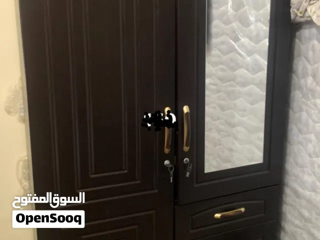 خزانة ملابس فتحتين شبه جديد استعمال خفيف