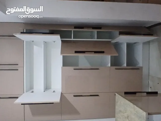 مطبخ ويوجد بها غرفة تخزين شبة جديد من البشتى للمطابخ