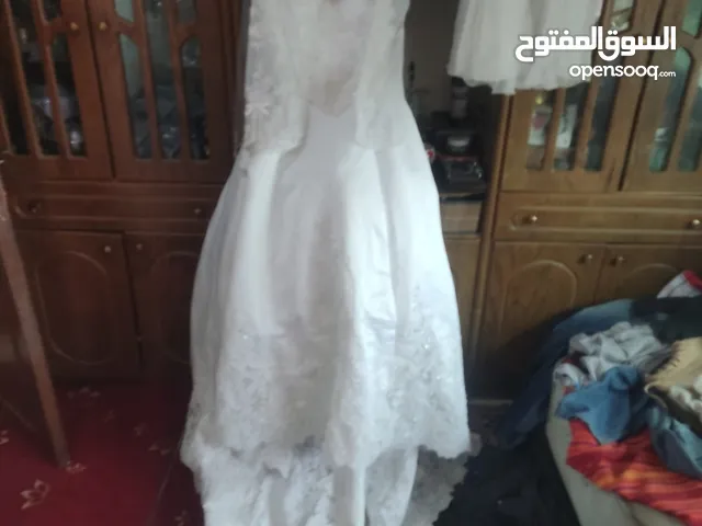 فستان عروس للبيع مستعمل يوم واحد بسعر 70دينار