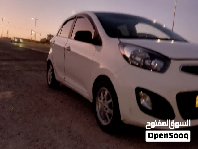 2015 كيا بيكانتو Standard