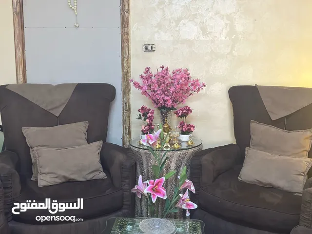 طقم كنب للبيع في حالة ممتازة