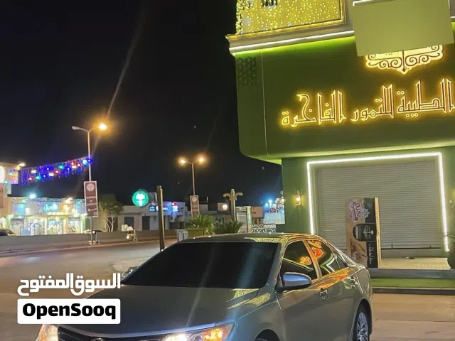 2014 تويوتا كامري LE