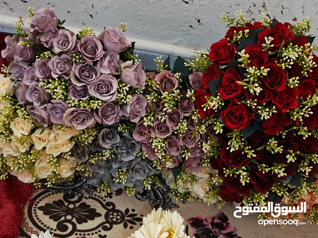 ورد صناعي للبيع بسعر حلو وجملة الجملة جديد وليس مستعمل والتوصيل اعتبره مجاني الله يبارك لصاحب النصي