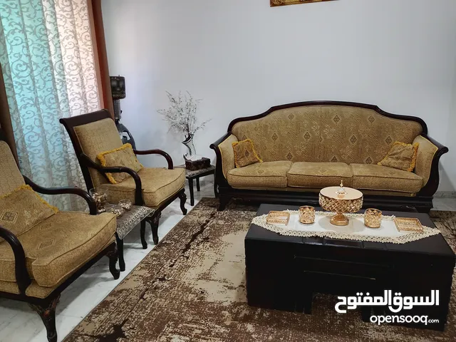 طقم كنب 7مقاعد للبيع وطقم طربيزات مكون من 5طربيزات