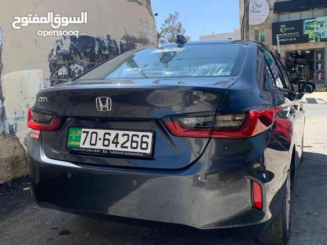 Sedan Honda in Amman