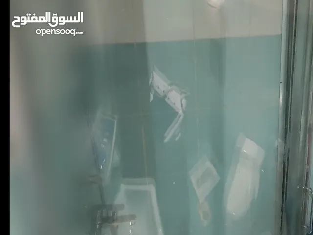 للبيع شاور بوكس عدد 2 مستعمل بس نظاف الشكر الدائري مقاس 80في 80 و90 في 90؛