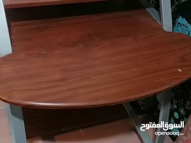 طاولة كمبيوتر ثقيلة و ممتازة