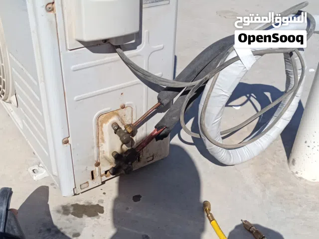 فني تركيب وصيانة مكيفات