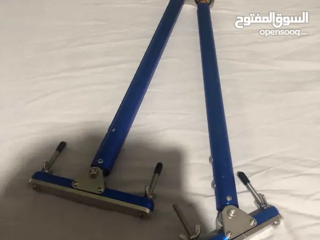أداة قيادة/سواقة لذوي الإعاقة (تحديدًا للتحكم اليدوي بالفرامل والبنزين
