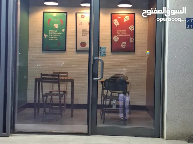 المشروع بيتزا إيطالية للبيع فرصة استثمارية الخوض -شارع البركات مكان جدا جذاب للمشروع